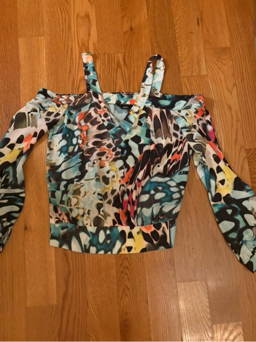 bebe Multicolor Cold-Shoulder Print Blouse